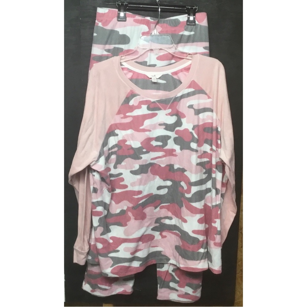 Ladies Plus Size 3X (22W-24W) Secret Treasures Super-Soft Pink Camo Pajama Set